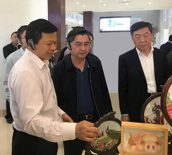 中國華融參加中央金融單位定點(diǎn)幫扶助力鄉(xiāng)村振興推進(jìn)會   獲評金融單位定點(diǎn)扶貧先進(jìn)集體、先進(jìn)個(gè)人